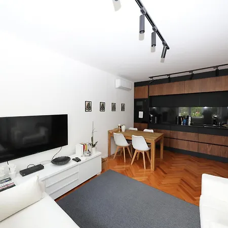 Luksuzni Stan U Starom Gradu,parking Apartmán *