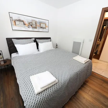 Luksuzni Stan U Starom Gradu,parking